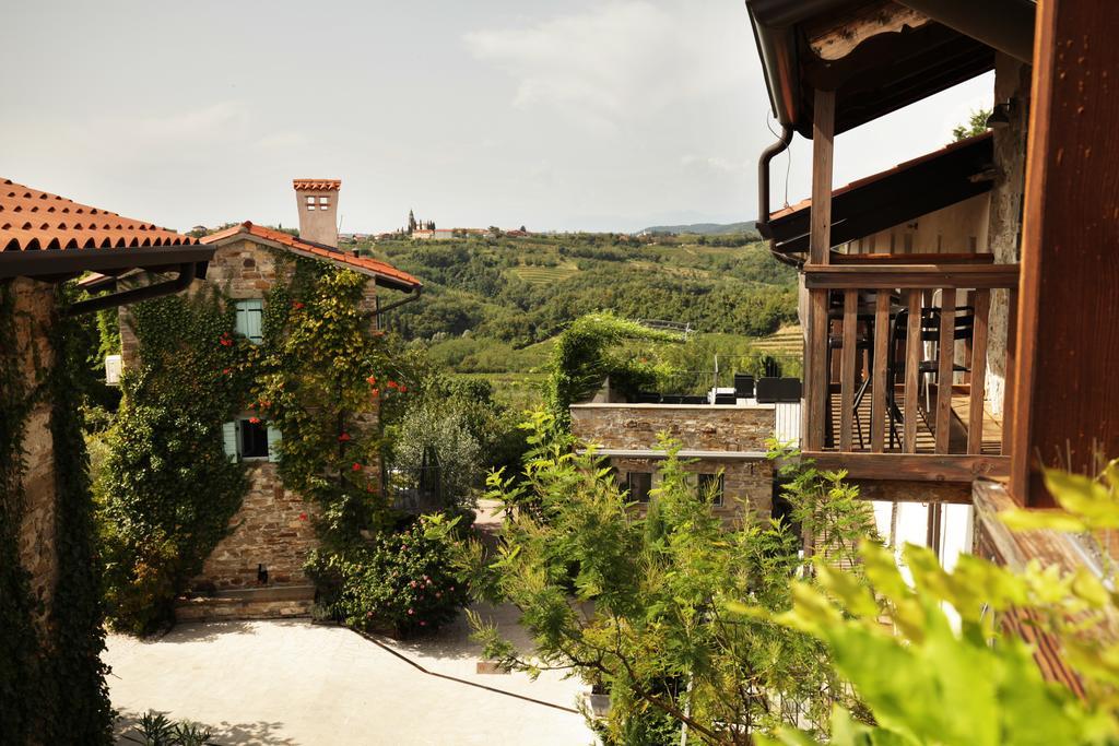 Boutique Hotel Dvor Dobrovo Exterior photo
