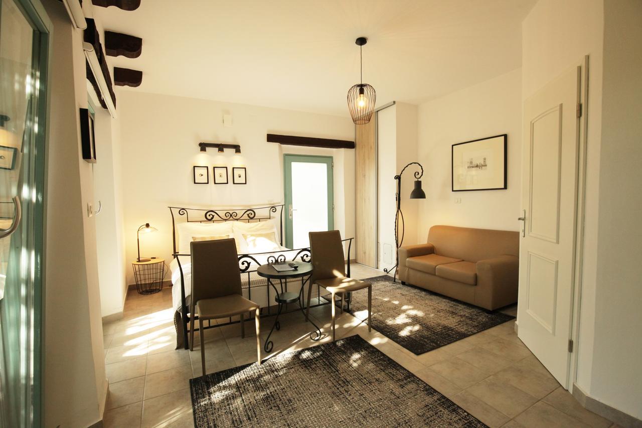 Boutique Hotel Dvor Dobrovo Exterior photo